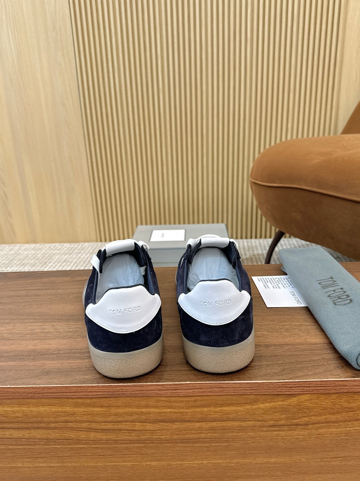 TOM FORD SUEDE ARCHER