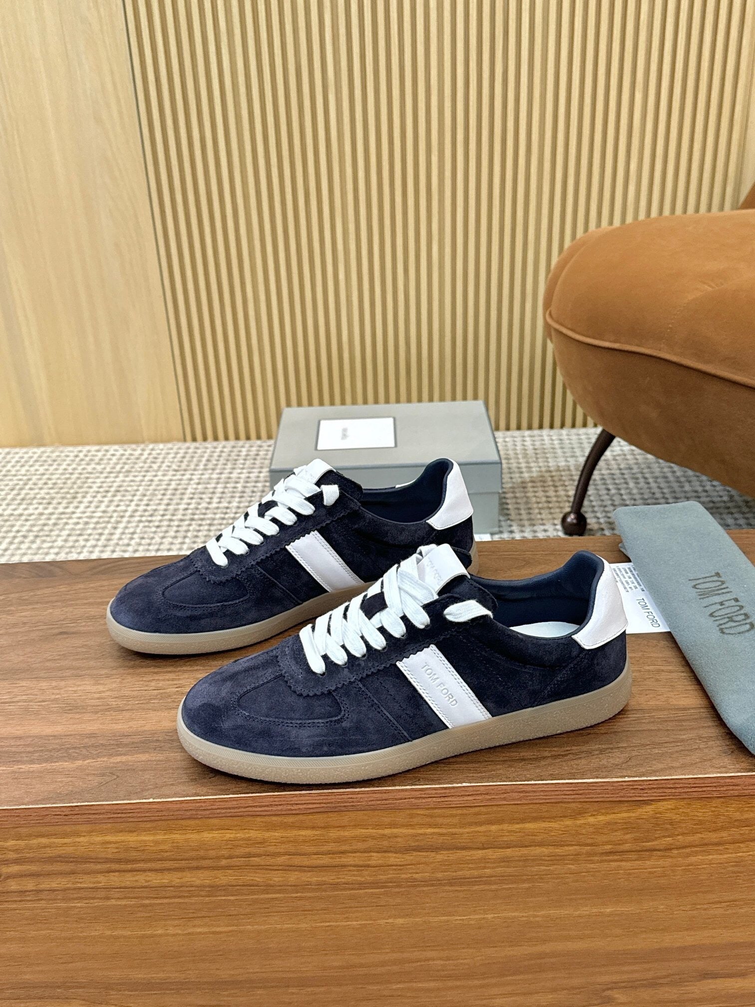 TOM FORD SUEDE ARCHER