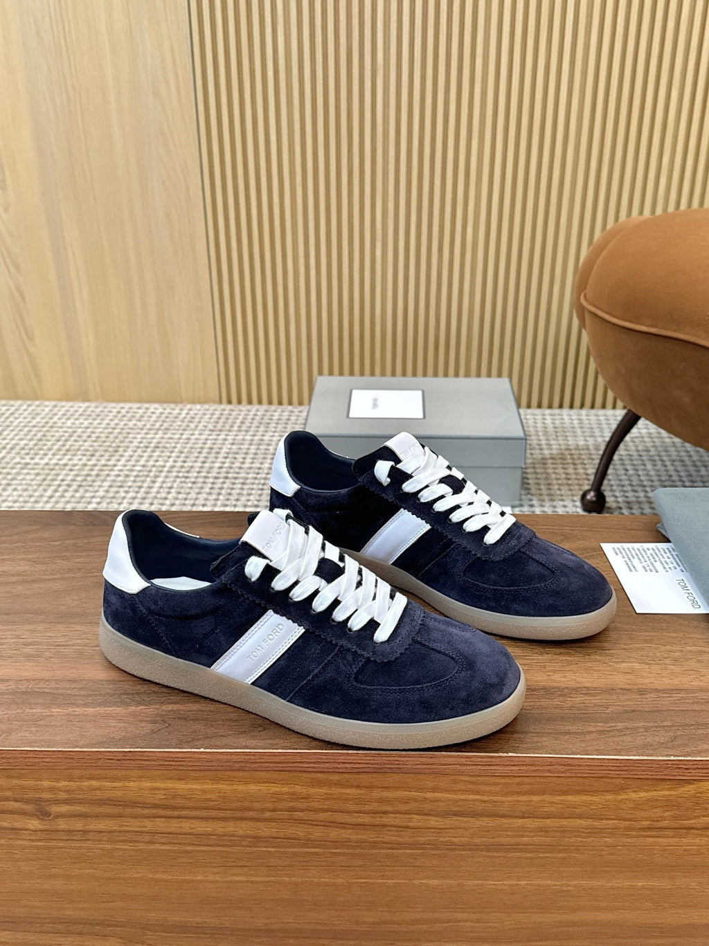 TOM FORD SUEDE ARCHER