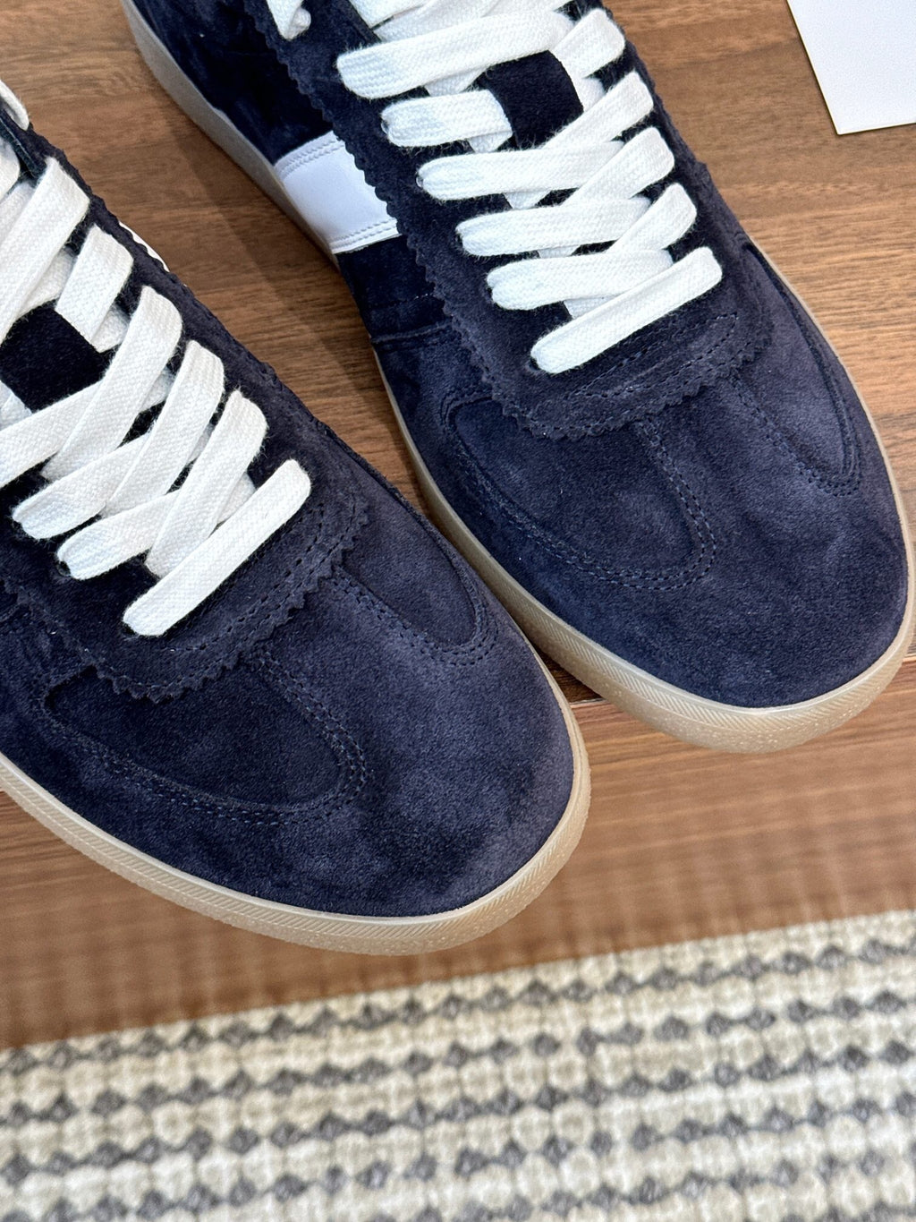 TOM FORD SUEDE ARCHER