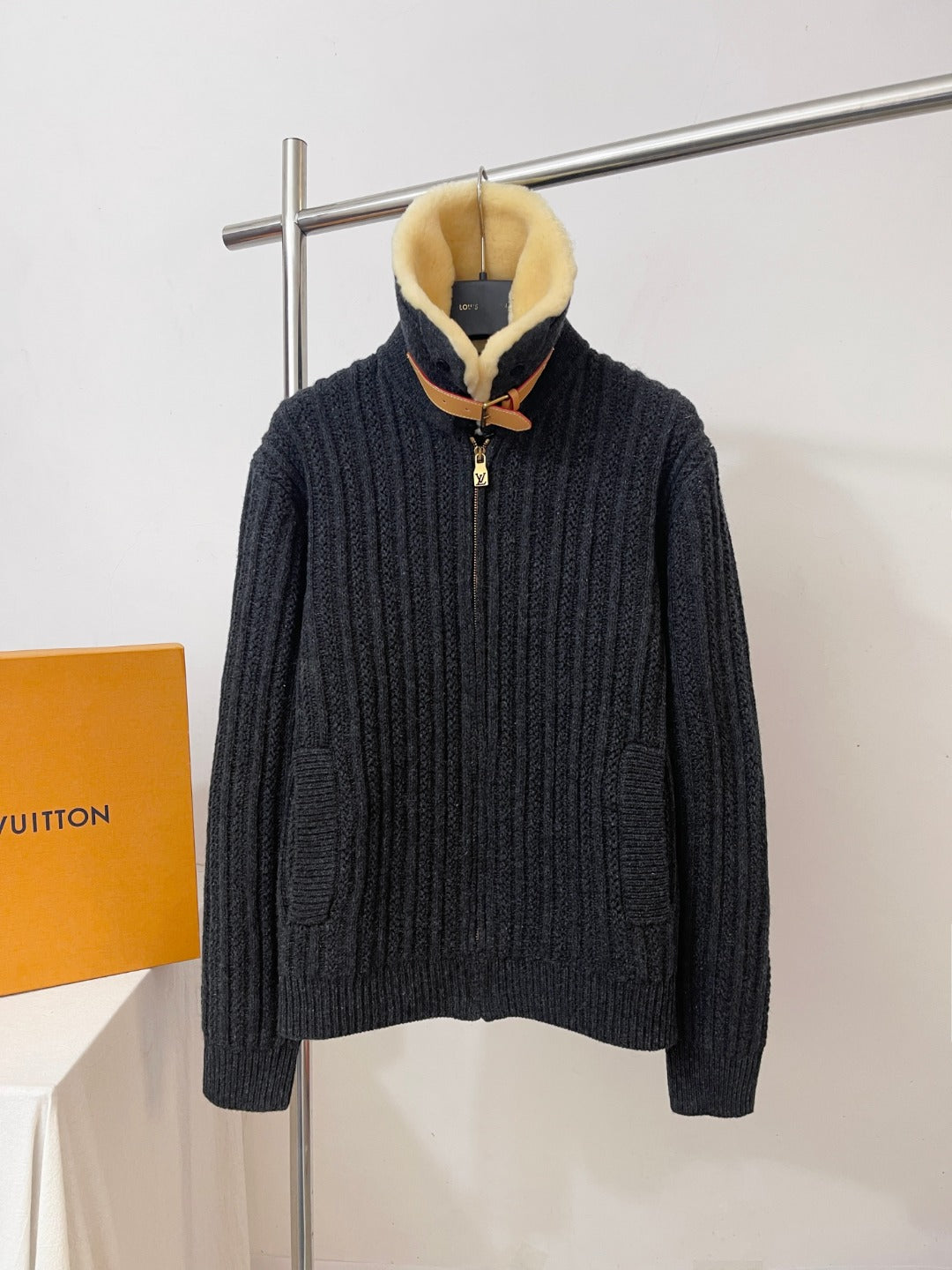 LOUIS V CASHMERE BLOUSON