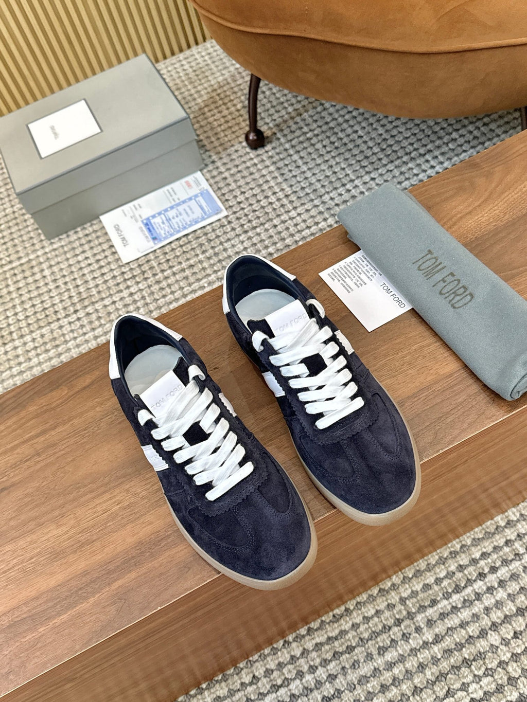 TOM FORD SUEDE ARCHER