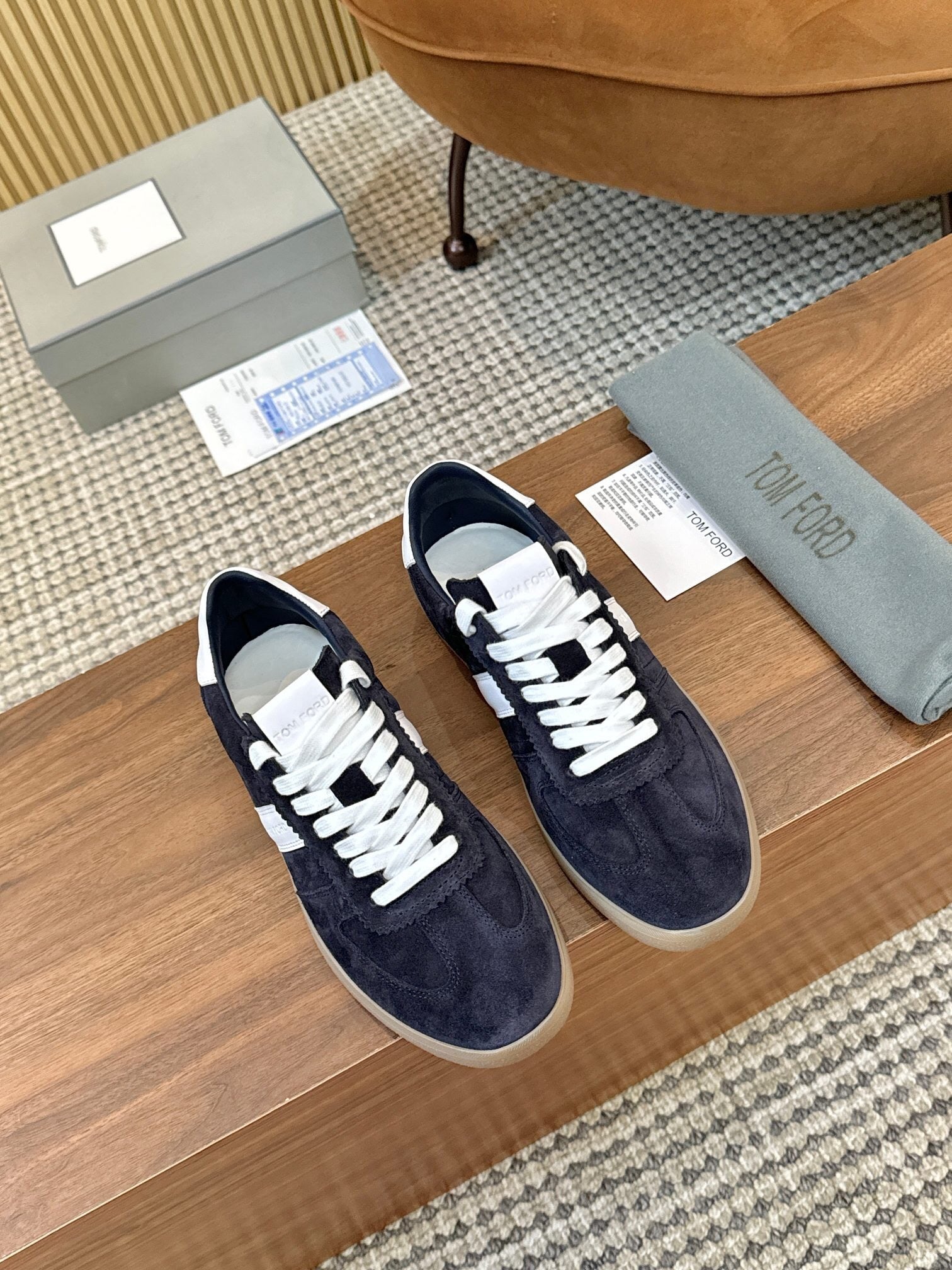 TOM FORD SUEDE ARCHER