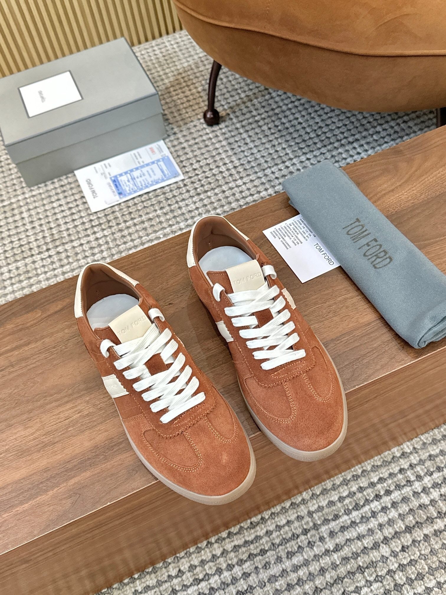 TOM FORD SUEDE ARCHER