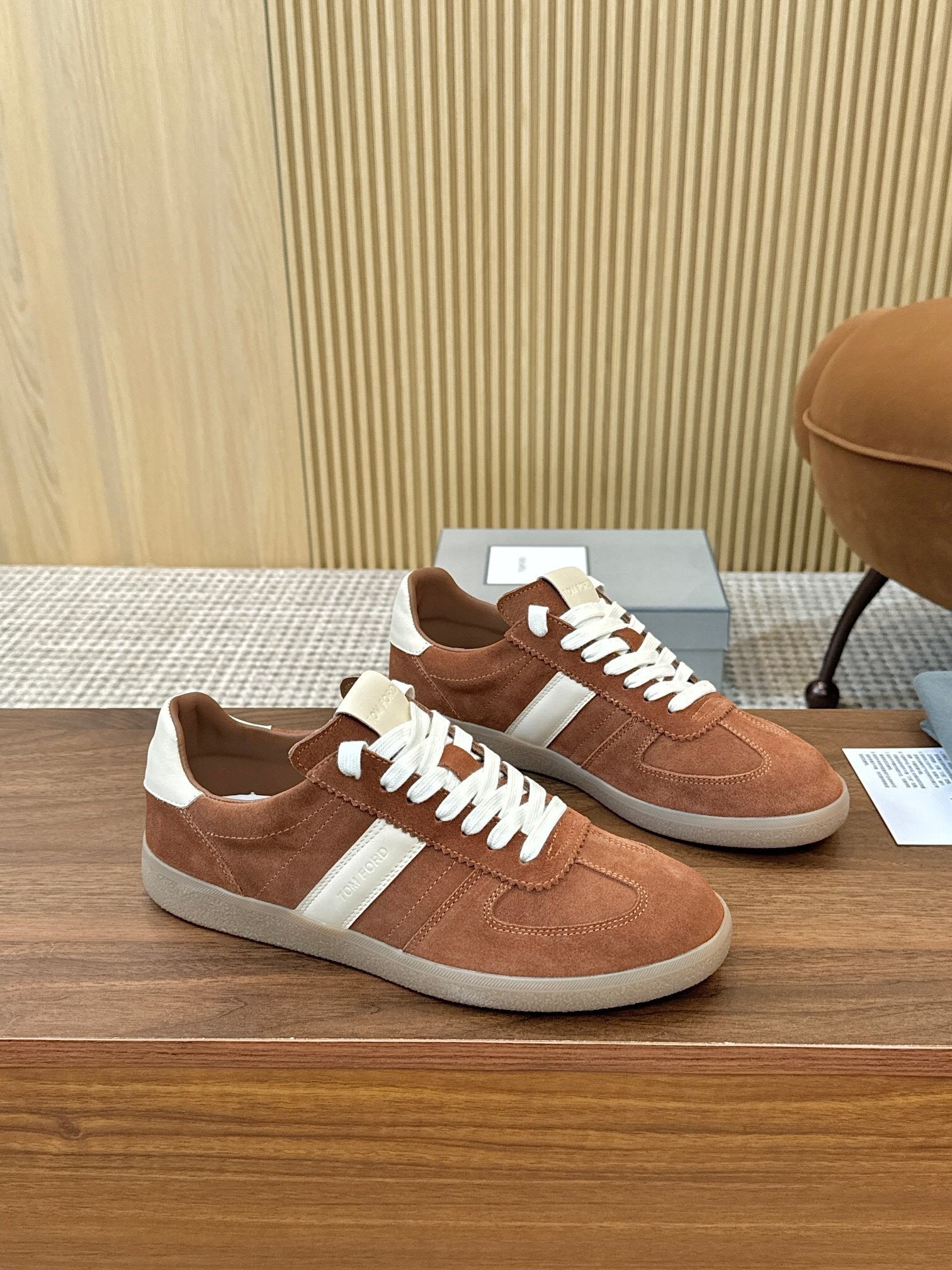 TOM FORD SUEDE ARCHER