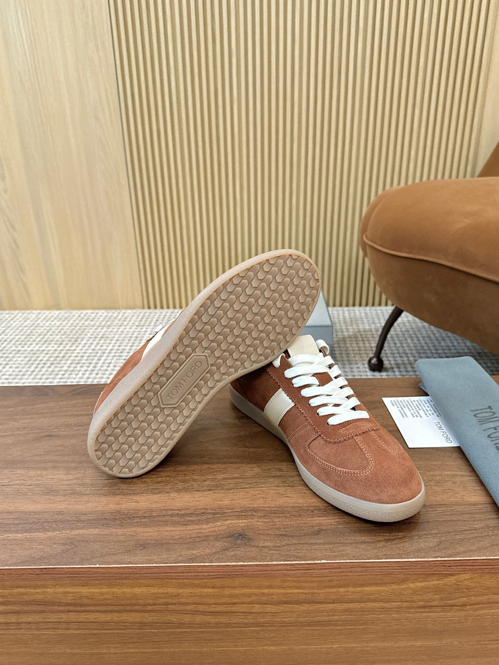 TOM FORD SUEDE ARCHER